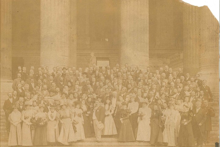 Groepsfoto bij gelegenheid van een bezoek aan Rome van Dr. P.J.H. Cuypers