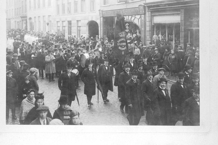 De begrafenisstoet van dr. Cuypers in Roermond