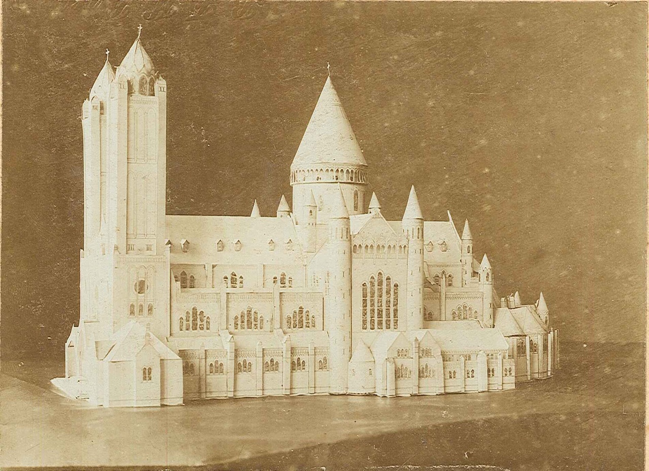 Foto van een maquette van een kerk (St. Bavo te Haarlem?).