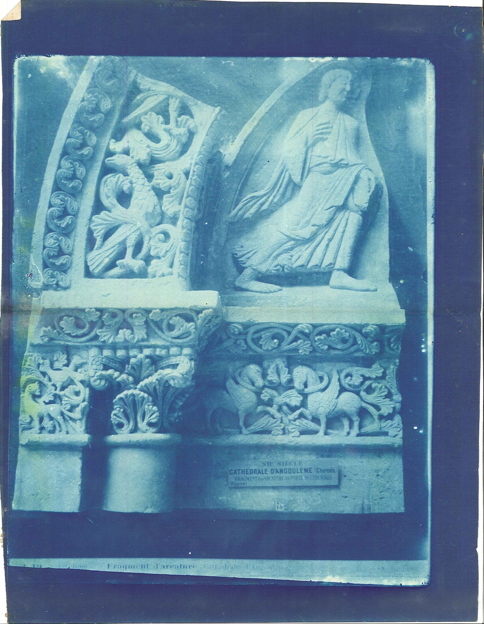 Blauwdruk van een foto van een fragment van de kathedraal van Angouleme.