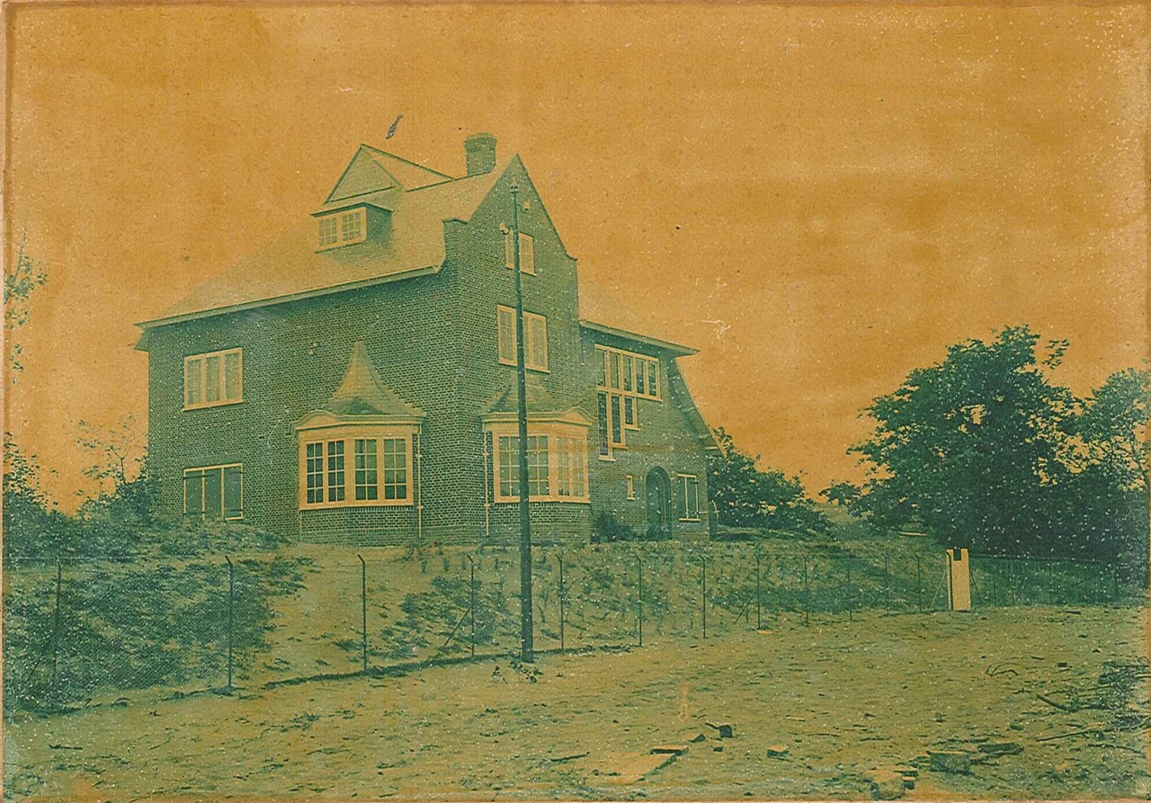 Foto van een villa.