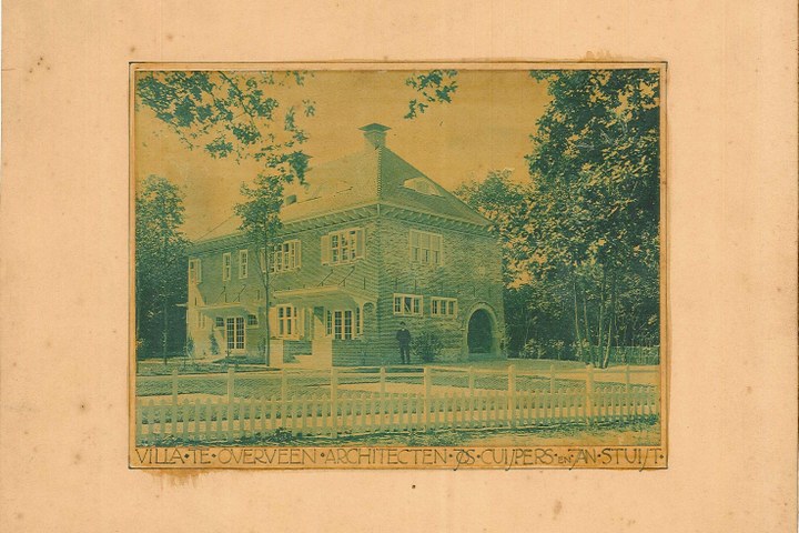 Foto van een villa.