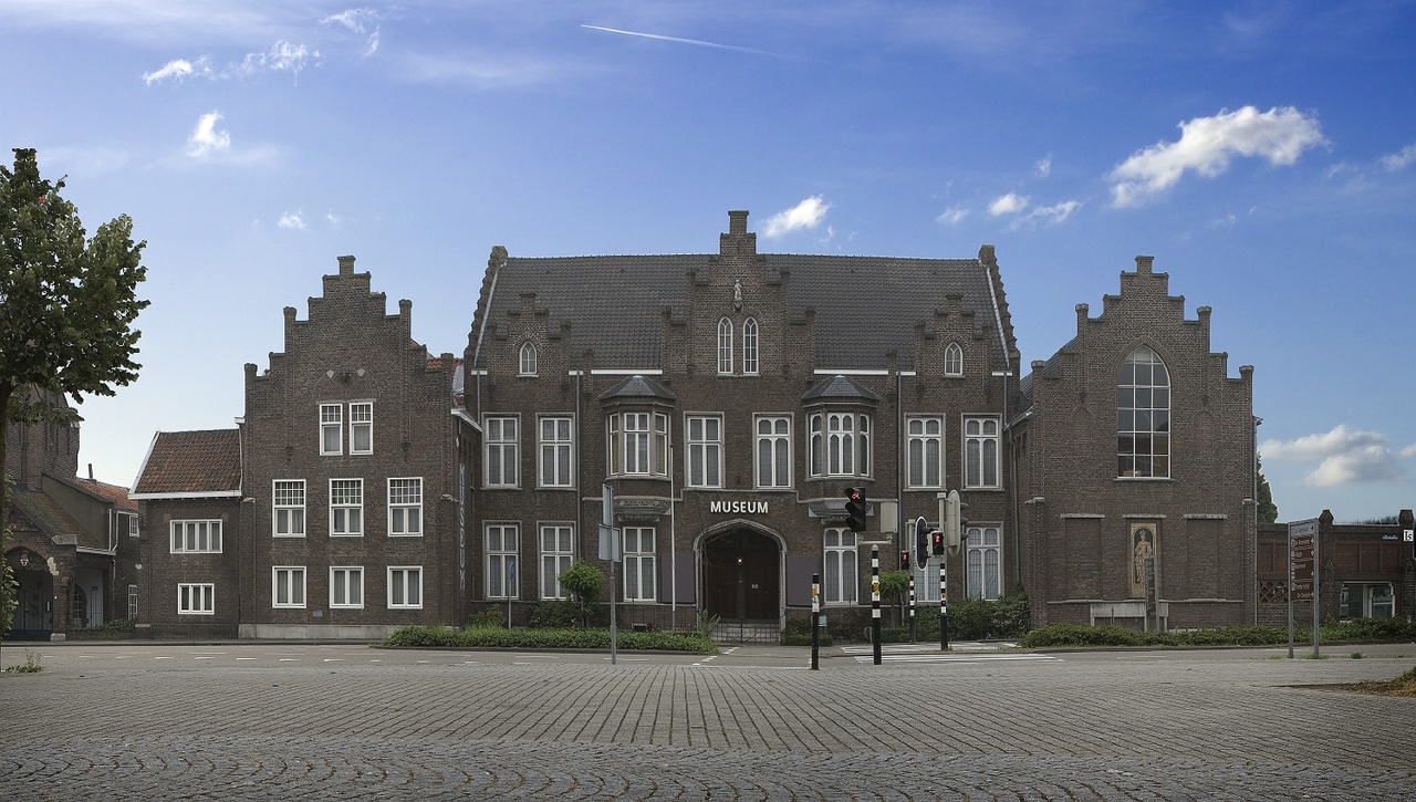 Het Cuypershuis: voormalig Stedelijk Museum te Roermond