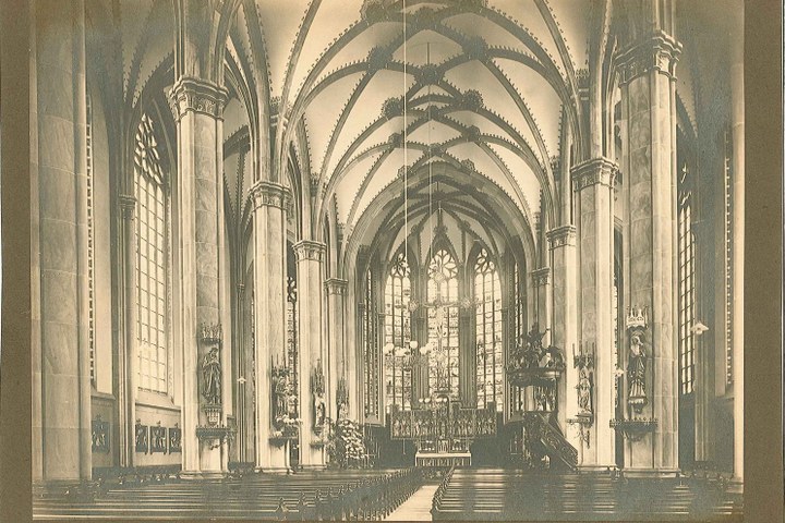 Foto van het interieur van de Nicolaaskerk in IJsselstein.