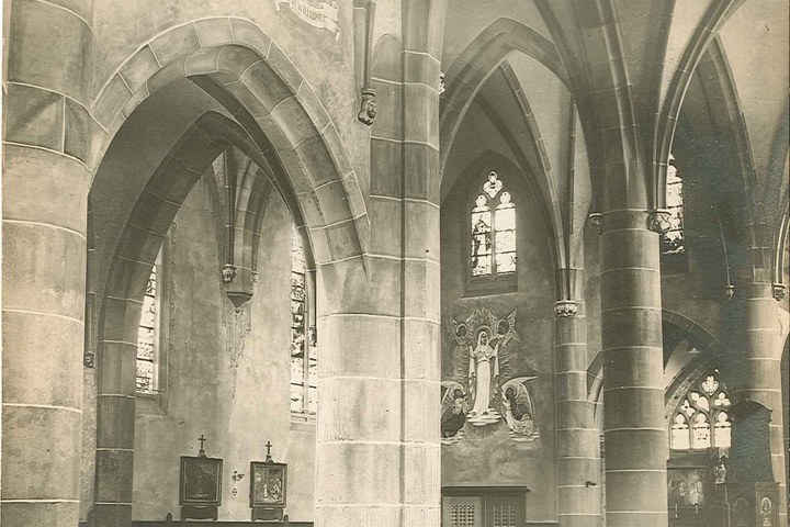 Foto van een kerkinterieur te Duiven.