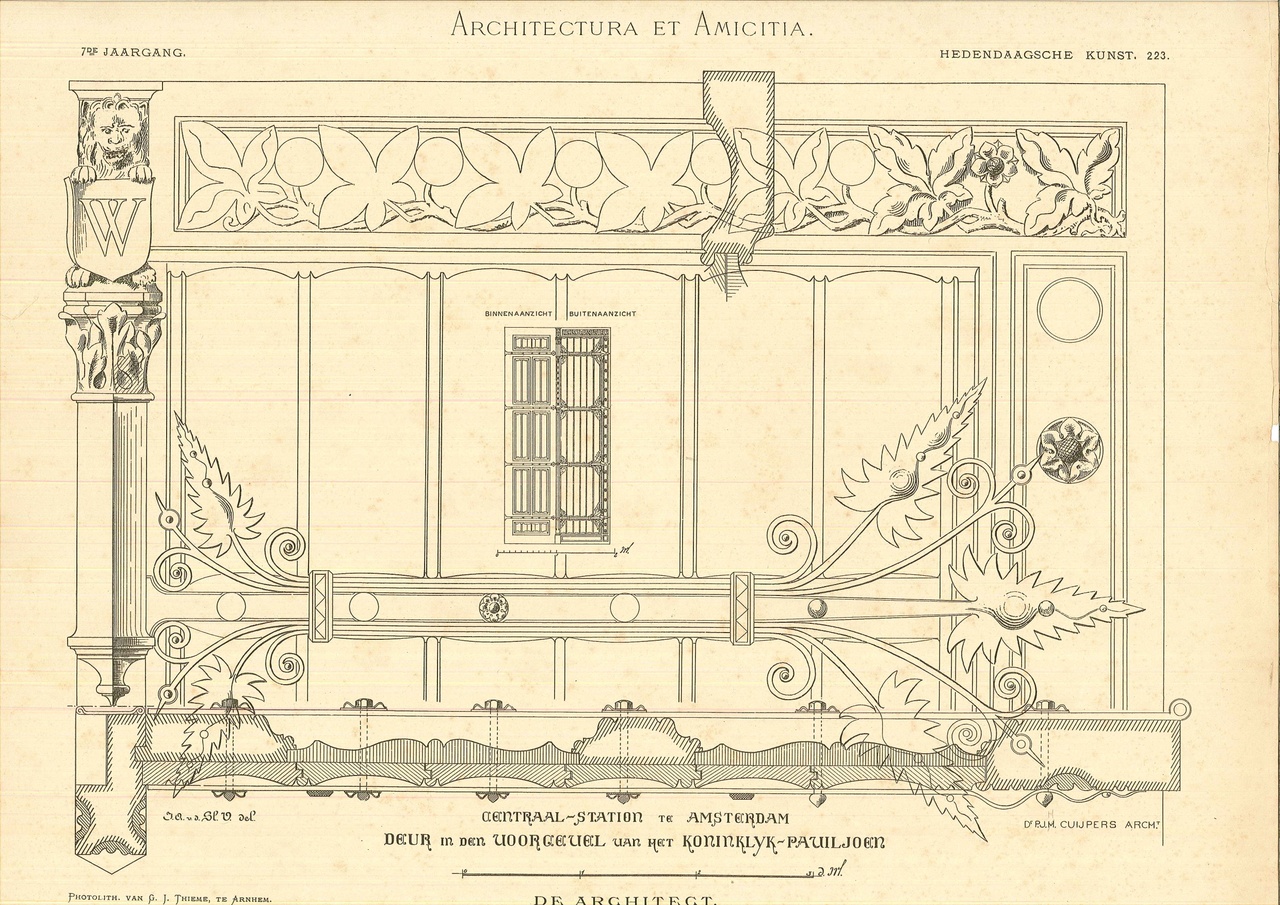 Een plaat uit "De Architect" met daarop een ontwerptekening van een deur uit de voorgevel van het Koninklijk Paviljoen in het Centraal Station te Amsterdam.