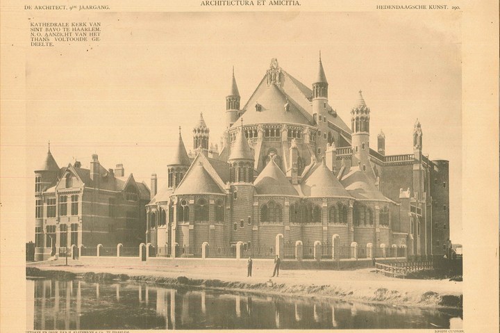 Enkele foto's en ontwerptekeningen van exterieur en interieur van de Sint Bavokathedraal in Haarlem + een verklarende tekst.