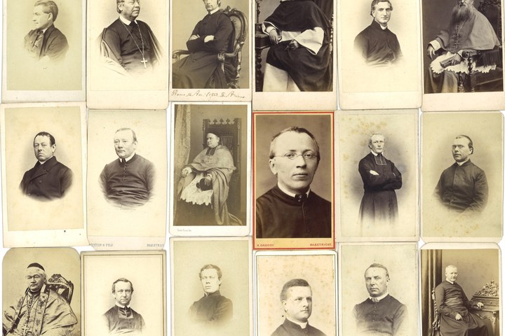 Verzameling van 51 Portretfoto's (carte-de-visite) van geestelijken.