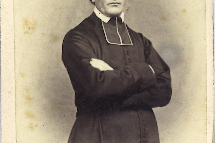 Verzameling van 51 Portretfoto's (carte-de-visite) van geestelijken: De Zeer Eerwaarde Heer Rutten, deken van de Sint Servaas Parochie te Maastricht, 1868.