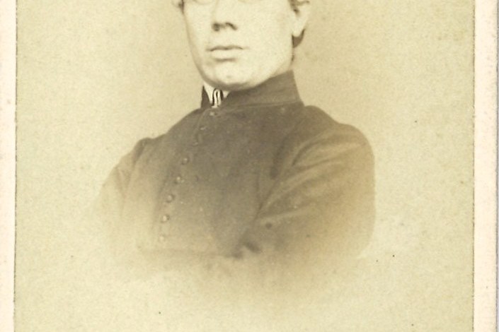 Verzameling van 51 Portretfoto's (carte-de-visite) van geestelijken: kapelaan van Vechel, Eindhoven.