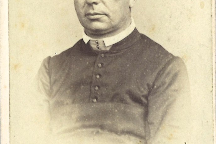 Verzameling van 51 Portretfoto's (carte-de-visite) van geestelijken: Pastoor Smits te Maastricht, 1868.